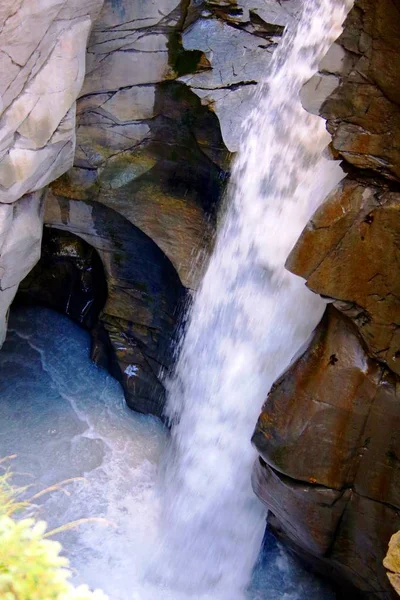 Ruisseau Montagne Dans Les Hautes Montagnes — Photo