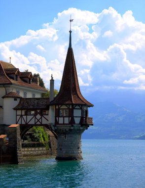 İsviçre 'deki Oberhofen Kalesi