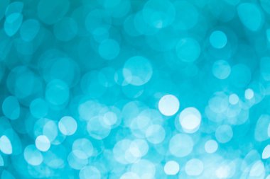 Bokeh yumuşak pastel mavi ve beyaz arka plan bulanık ışıkları ile. Festival arka plan.