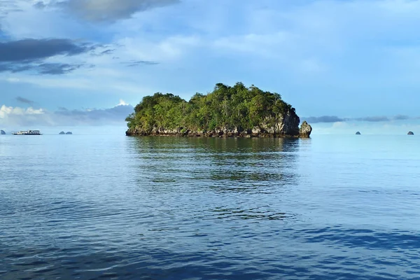 Chapéu Noppharat Parque Nacional Thara Phi Phi — Fotografia de Stock