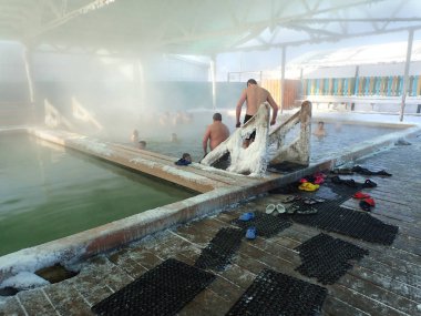 Rusya, Irkutsk bölge, Arshan. Aralık 2017. Sıcak mineral springs.
