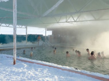 Rusya, Irkutsk bölge, Arshan. Aralık 2017. Sıcak mineral springs.