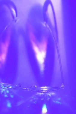 Modern cam kristaller, kalbin gölgesini oluşturur.