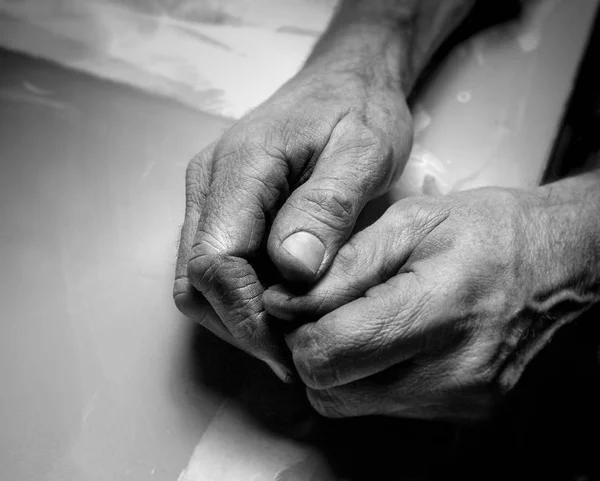 Closeup Cracked Calloused Dirty Hands Male Manual Laborer Worker Mechanic — Stock Photo, Image