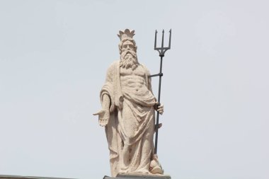 Trident yerlerde İtalya ile deniz tanrısı heykeli