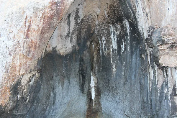 Kayaların oluşumu bir vajina - Milli Park Orosei Körfezi ve Gennargentu - Sardinya 1_1 gibi görünüyor