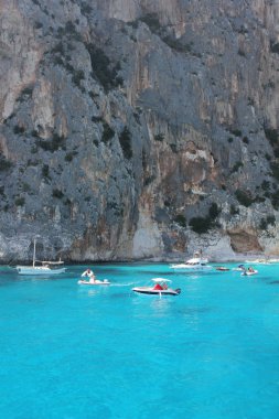 Körfez Orosei, Sardunya - İtalya güzel koyda turkuaz denizde.