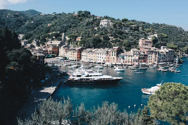Prachtig Uitzicht Portofino Italië Met Een Aantal Villa Boten Reisbestemming — Stockfoto