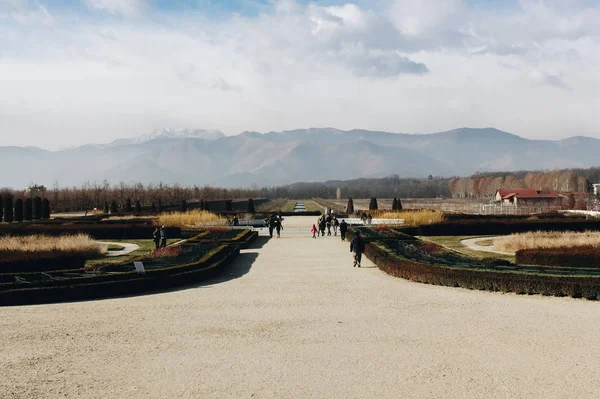 Venaria Torino - İtalya Aralık 2011 Royal Venaria Sarayı Bahçeleri görüntüleyin. UNESCO mirası