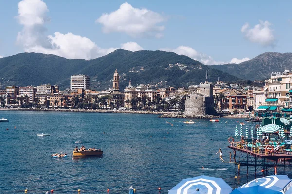 Rapallo Sept 2011 Strandlinjen Rapallo Sommarsäsongen Solig Dag Italien — Stockfoto