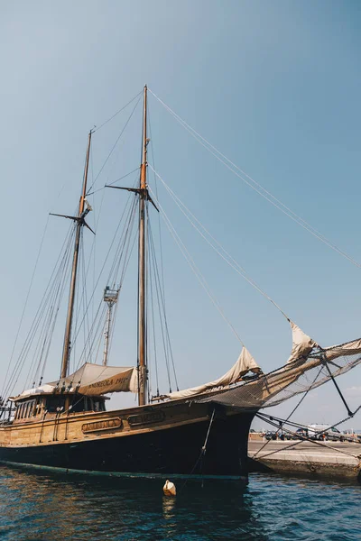 Aug 2018 Ita Αρχαία Βάρκα Ξύλο Σχετικά Λιμάνι Του Κάλιαρι — Φωτογραφία Αρχείου
