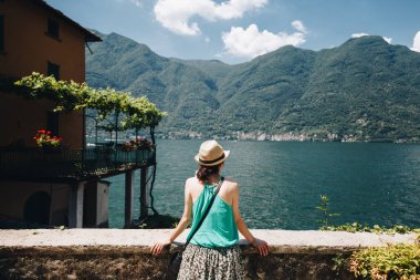 Kız lake Como Gölü Nesso, Lombardiya, İtalya.