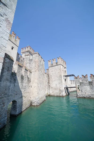 Sirmione'da Scaliger Castle Castle. Garda Gölü - seyahat hedef İtalya