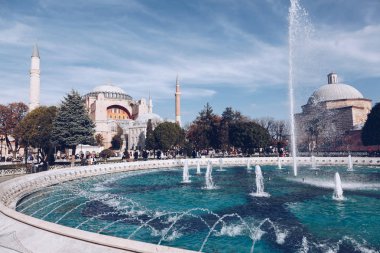 İstanbul Türkiye'nin Kasım 2018 Camii - kopya alanı - negatif alan - güneşli gün Berrak gökyüzü.