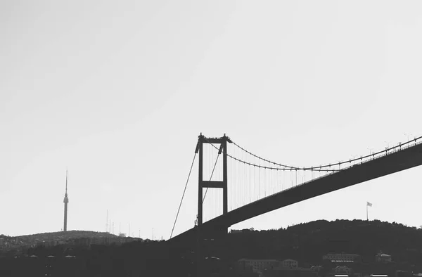 Widokiem Bosfor Czarno Biały Most Słoneczny Dzień Wybrzeżu Stambule — Zdjęcie stockowe