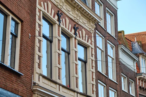 Dordrecht město - typickou fasádou a budovy - Nizozemsko - Holandsko. — Stock fotografie
