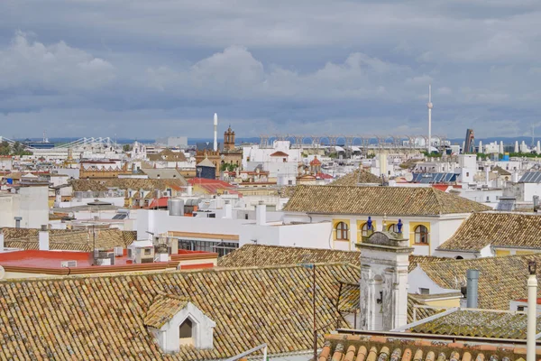 Vista di Siviglia in una giornata nuvolosa - Spagna capitale dell'Andalusia . — Foto Stock