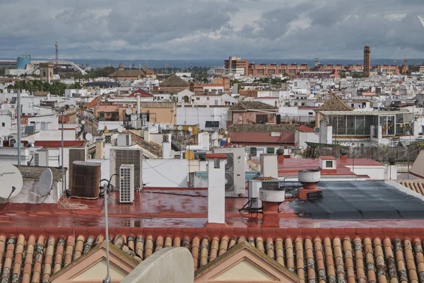 Vista panoramica di Siviglia dal ponte di osservazione in una giornata di sole Spagna . — Foto Stock