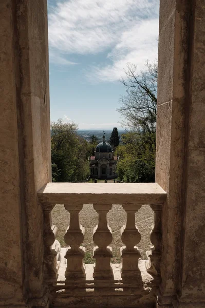 Vista de la capilla XIV a lo largo del camino de la peregrinación histórica — Foto de Stock