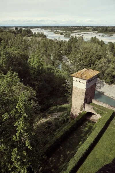 Luchtfoto van het kasteel en landschap van Rivalta-Piacenza-Emilia Romagna, Italië. — Stockfoto