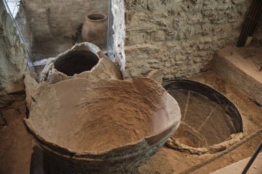 Atina'daki En Eski Ev'deki Antik Kavanozlar - Yunanistan,