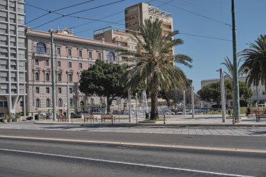 Turistik liman yakınlarındaki Cagliari Şehrinin Ağustos görünümü- Sardunya - İtalya.