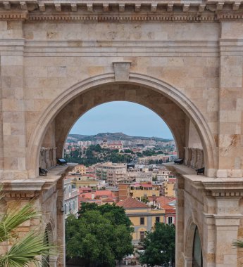 Bastione Saint Remy Mimarisi Cagliari, Sardunya İtalya 'daki eski istihkamın ayrıntıları.