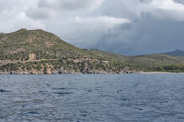 Vista tranquila del paisaje marino vista de la costa del abrigo de Cagliari (Sala Regina - Queen Bay) - SARDINIA — Foto de Stock