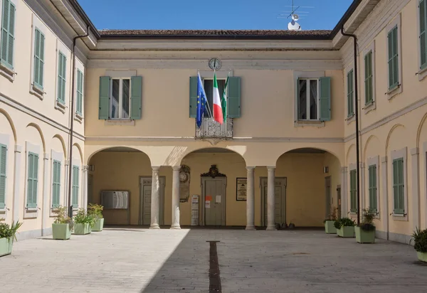 Cassano d 'Adda, Lombardy, İtalya' nın tarihi binası.