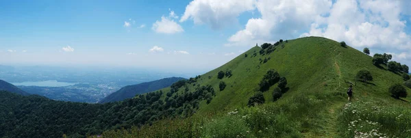 パラノゾーンのピーク時の登山道 コモロンバルディア — ストック写真