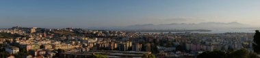 Günbatımında Cagliari şehrinin panorama manzarası - Sardunya 'da seyahat