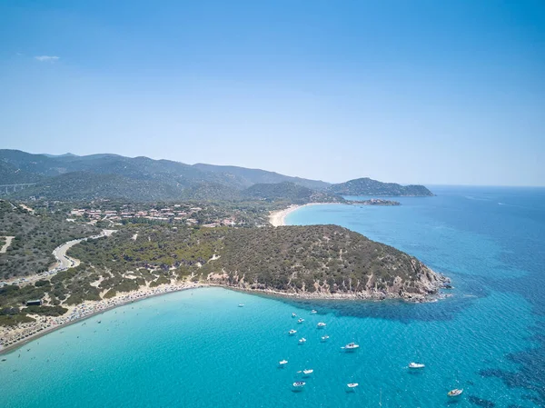 Vanuit Lucht Uitzicht Sardinische Kust Met Boot Kristalheldere Blauwe Turquoise — Stockfoto