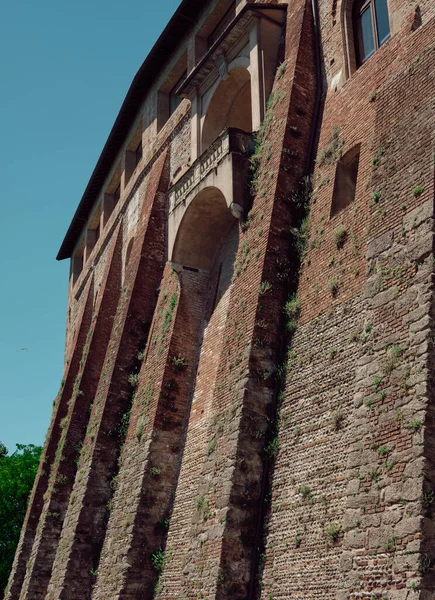 Λεπτομέρεια Πρόσοψης Του Cassano Adda Ιούνιος 2020 Italy Κάστρο Borromeo — Φωτογραφία Αρχείου