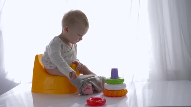 236 Child On Potty Videos Royalty Free Stock Child On Potty Footage Depositphotos