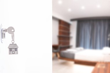 Evin anahtarı ile kapı genelolarak içinde