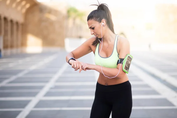 Portrait Fit Woman Timing Her Heart Rate Watch — Stock Photo, Image
