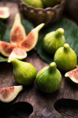 Tahta masada taze incir