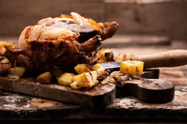 Roasted Chicken Wooden Cutting Board — Stock Photo, Image