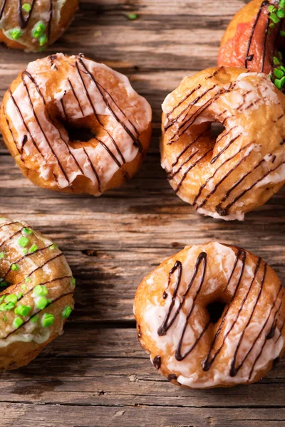 Rosquillas Frescas Sobre Mesa Madera Cerca — Foto de Stock