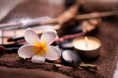 Spa ayarı wirh havluda makyaj