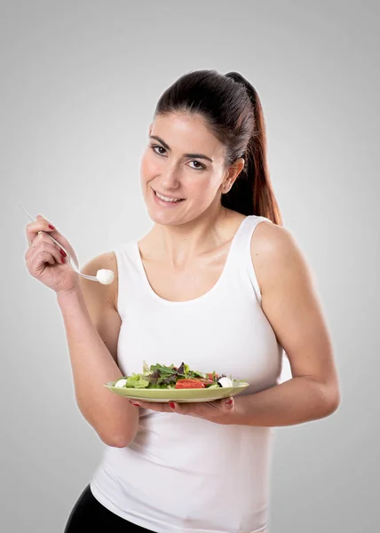 Υγιή Νεαρά Γυναίκα Τρώει Μια Σαλάτα Έννοια Της Υγιεινής Διατροφής — Φωτογραφία Αρχείου