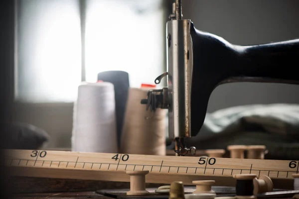 Sewing Machine Many Sewing Utenisils Workshop Place — Stock Photo, Image