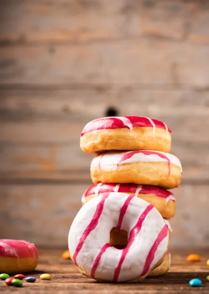 Donuts Surtidos Mesa Madera — Foto de Stock