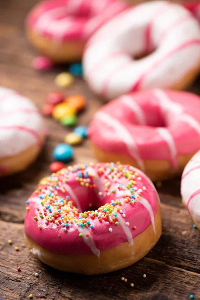 Donuts Surtidos Mesa Madera — Foto de Stock