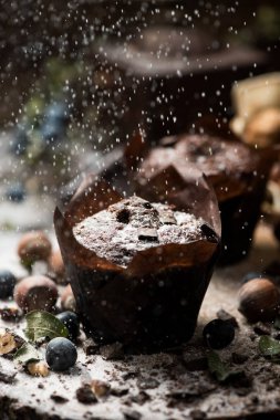 Ev Muffin ahşap masanın üzerine yaptım.