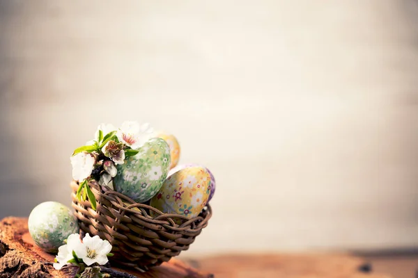 Húsvéti tojás, virág dekoráció, mint régi grungde háttér — Stock Fotó