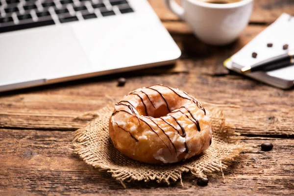 Donuts on working desk — Stock Photo, Image