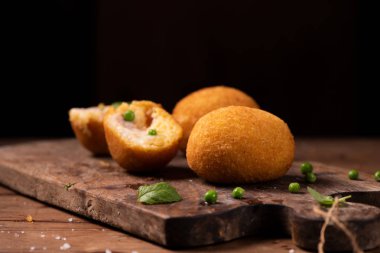 Arancini di Riso, kızarmış risotto pirinç topları, İtalyan Sicilyalı foo