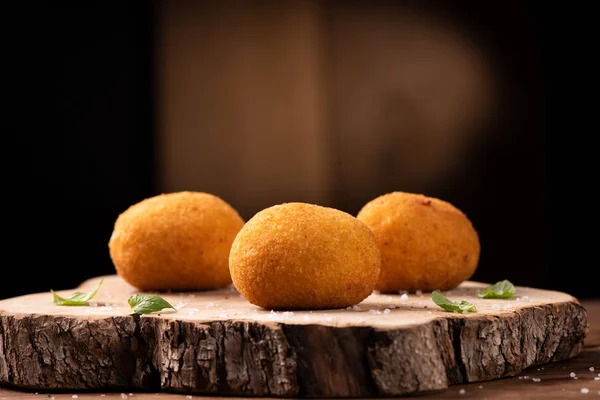 Arancini di riso, fried risotto rice balls, italian sicilian foo — Stock Photo, Image