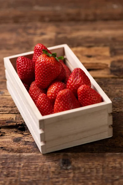 Fraise fraîche dans le panier — Photo